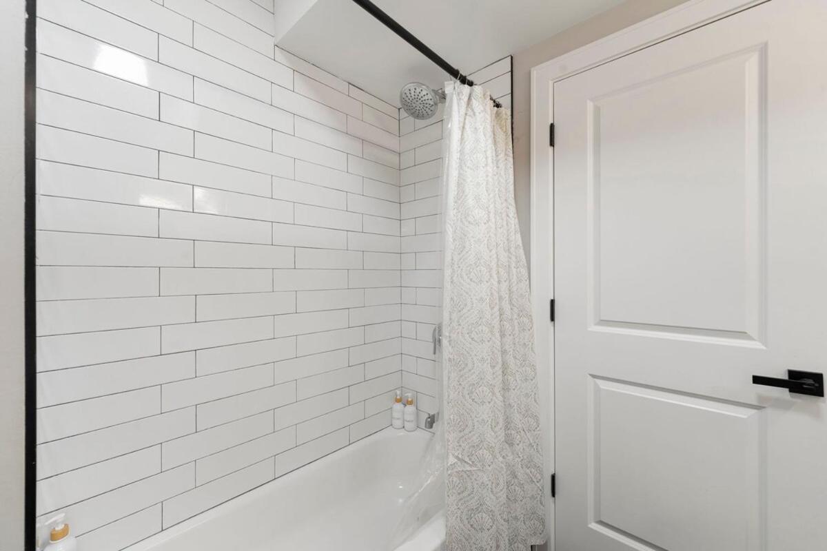 2 Bed & 3 Bath Chicago Condo Экстерьер фото