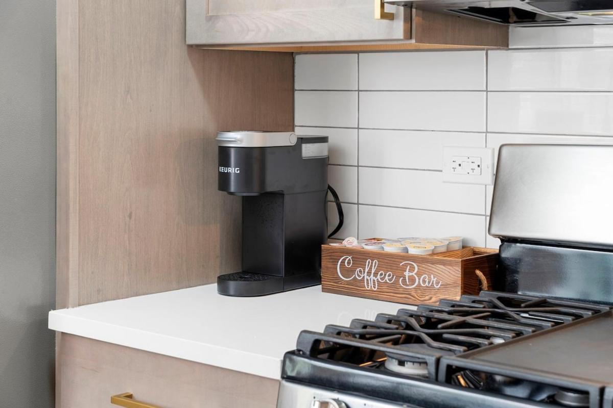 2 Bed & 3 Bath Chicago Condo Экстерьер фото